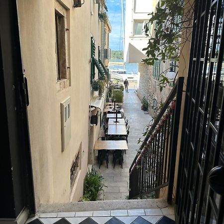 Swan City Apartment & Room Σίμπενικ Εξωτερικό φωτογραφία