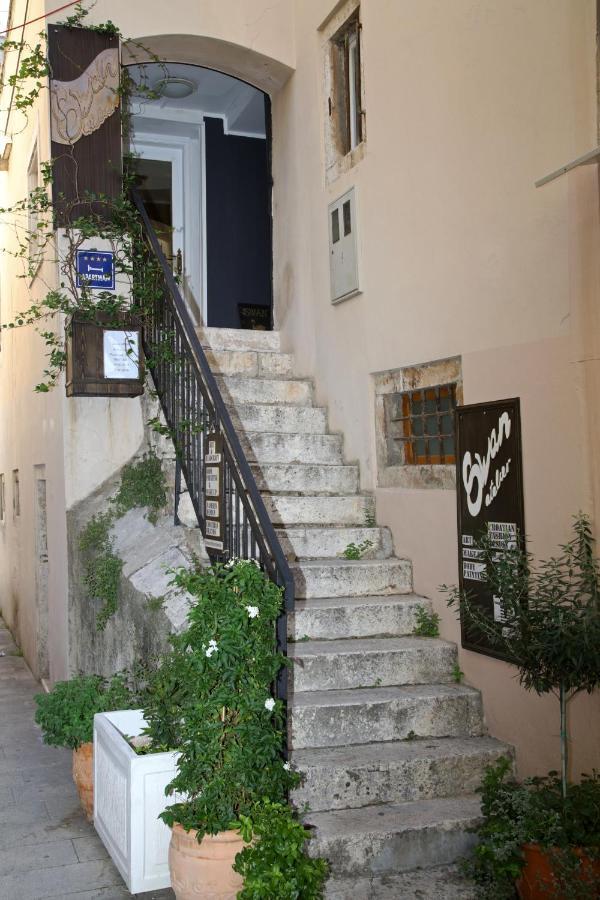 Swan City Apartment & Room Σίμπενικ Εξωτερικό φωτογραφία