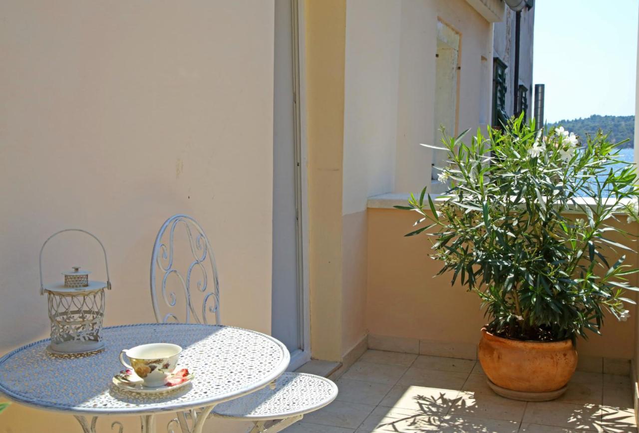 Swan City Apartment & Room Σίμπενικ Εξωτερικό φωτογραφία