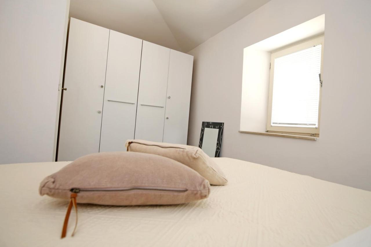 Swan City Apartment & Room Σίμπενικ Εξωτερικό φωτογραφία