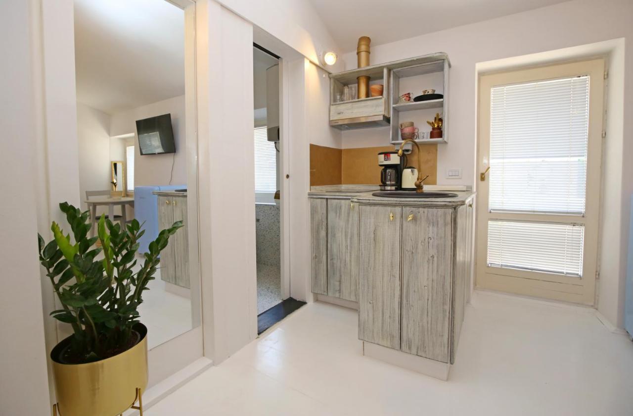 Swan City Apartment & Room Σίμπενικ Εξωτερικό φωτογραφία