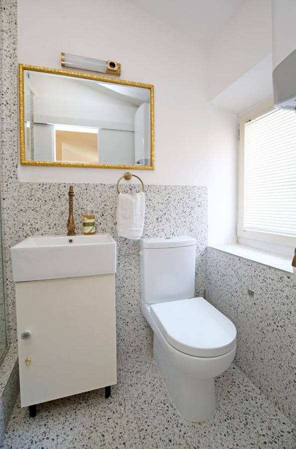 Swan City Apartment & Room Σίμπενικ Εξωτερικό φωτογραφία