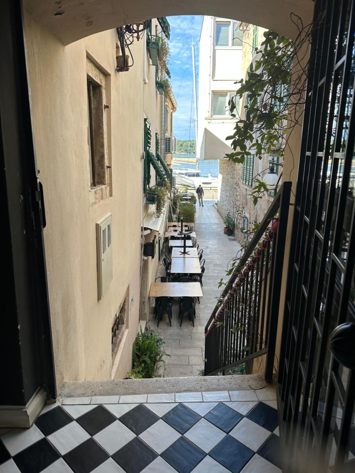 Swan City Apartment & Room Σίμπενικ Εξωτερικό φωτογραφία